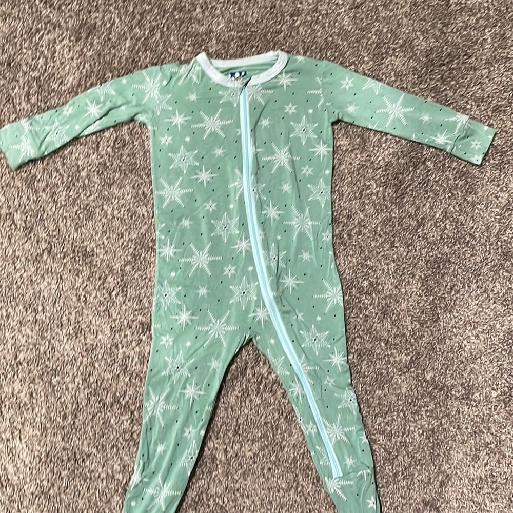 Kickee Pants zipper footie pj 18-24 months. Excellent condition.